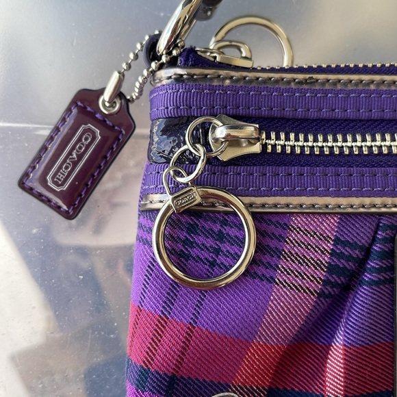 Nwot Coach Poppy Purple & Pink Shimmery Wristlet w Purple Dog Tag - Picture 3 of 5
